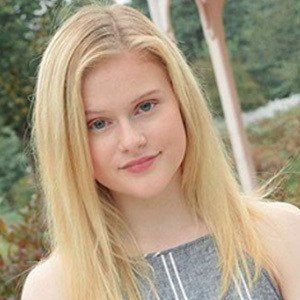Mia Dinoto, 22 (YouTube明星)