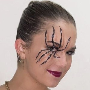 Mia Dwyer-Kim, 23 (TikTok明星)