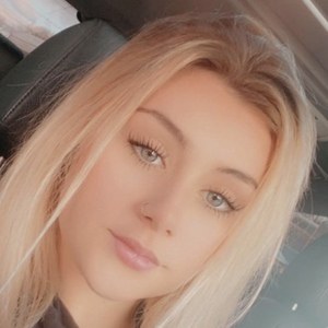 Mia Frankel, 25 (TikTok Star)