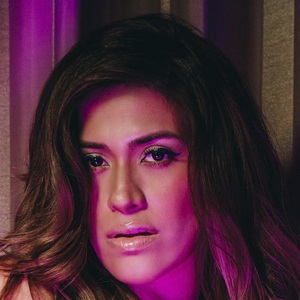 Mía Mont, 36 (Pop Singer)