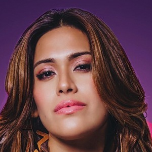 Mía Mont, 36 (流行歌手)