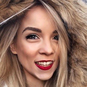 Mia Soarez, 30 (Instagram Star)