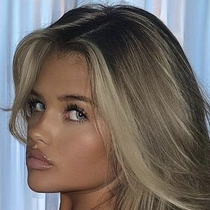 Mia Woodhall image 4