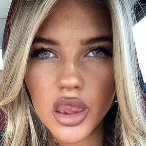 Mia Woodhall image 8