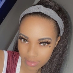 miahsfamous, 22 (Звезда Тиктока)