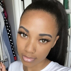 miahsfamous, 22 (TikTok Star)