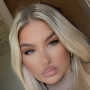 Mianaesmestill, 24 (TikTok Star)