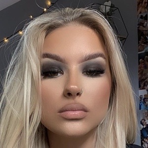 Mianaesmestill, 24 (TikTok明星)