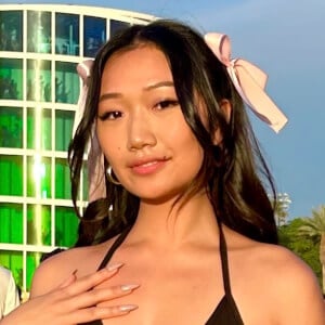 Michelle Li, 27 (TikTok明星)