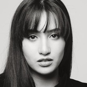 Michelle Sussett, 30 (Pop Singer)