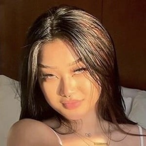 Michelleotp, 23 (TikTok Star)