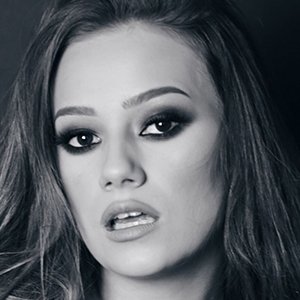 Mihaela Pantea, 25 (Estrelas do YouTube)