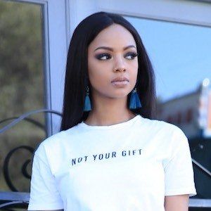 Mihlali Ndamase, 28 (Instagram明星)