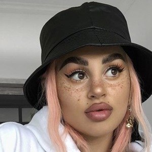 Mika Francis, 29 (YouTube明星)