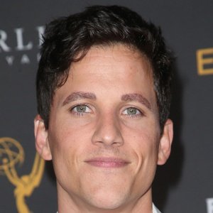 Mike C. Manning, 35 (Diễn viên truyền hình)