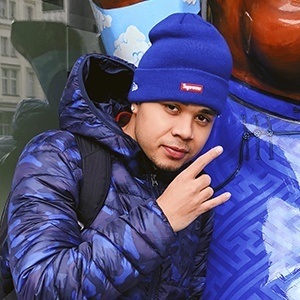 MikeTheCompass, 31 (YouTube明星)