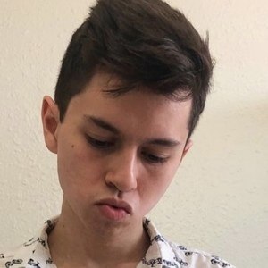 Mikey Junchaya, 27 (YouTube明星)