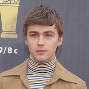 Miles Heizer image 5