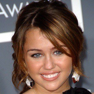 Miley Cyrus, 32 (流行歌手)