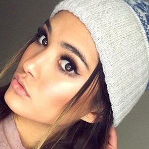 Mimi Perkins, 28 (Instagram Star)