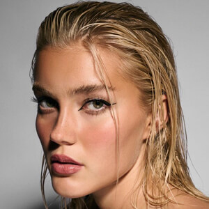 Mimi Slinger image 3