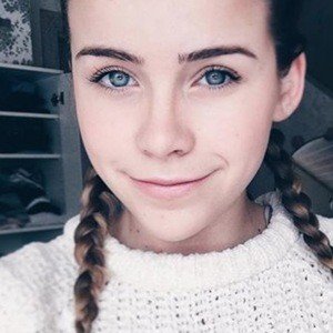 Mina Jacobsen, 24 (YouTube Star)