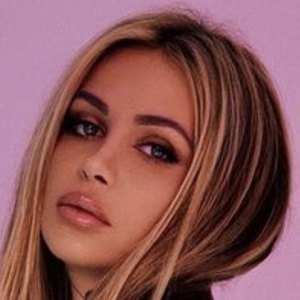 Mina Mendes image 4