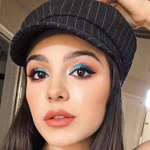 Mirella Bernal, 32 (Estrella de YouTube)