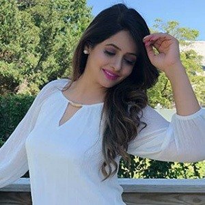Miss Pooja, 44 (世界音乐歌手)