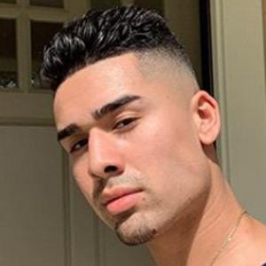 Misterwontons, 26 (Estrella de Instagram)