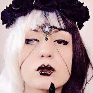 Mistiqarts, 38 (YouTuber)