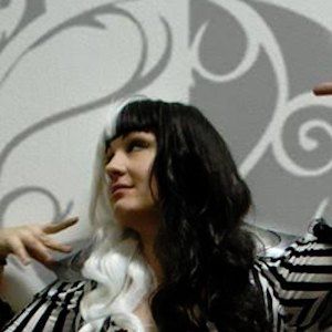 Mistiqarts, 38 (YouTube Star)