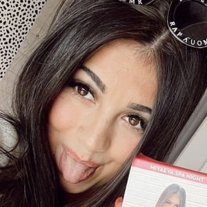 Miyaeva Renae, 26 (Blogger)