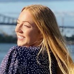 Molly Carlson image 5