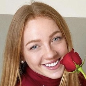 Molly Carlson image 7