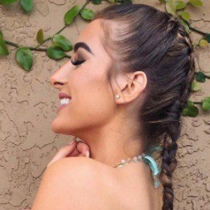 Molly Eskam, 27 (YouTube明星)
