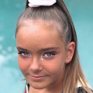 Molly Louise Young, 18 (Instagram明星)