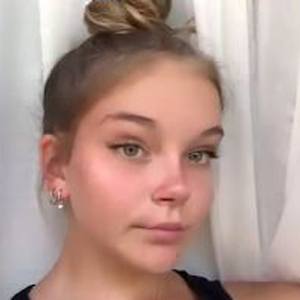 Molly Louise Young, 18 (Instagram Star)