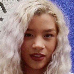 Molly Rainford, 23 (Поп-певец)