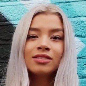 Molly Rainford, 24 (流行歌手)