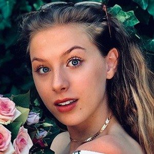 Molly Sue Horn, 25 (Pop Singer)