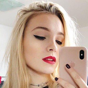 Moma Hornakova, 27 (博主)