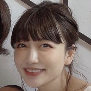 Momo, 40 (Estrella de Instagram)