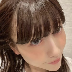 Momo, 40 (Instagram Star)