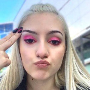 Momo, 20 (Actrice de la voix)