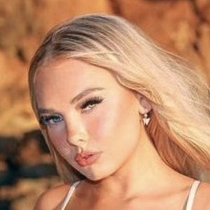 Monica Bush, 28 (TikTok明星)