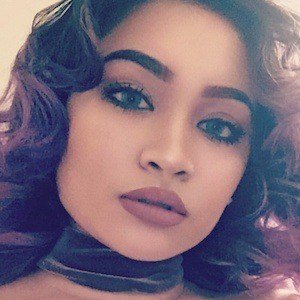 Monica Laire, 26 (流行歌手)