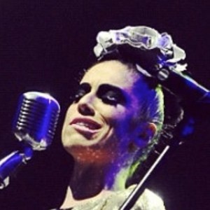 Monique Maion, 40 (Cantante di musica mondiale)