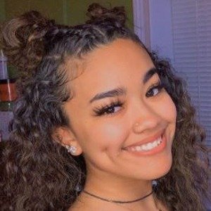 Monique Rosalia, 24 (TikTok明星)