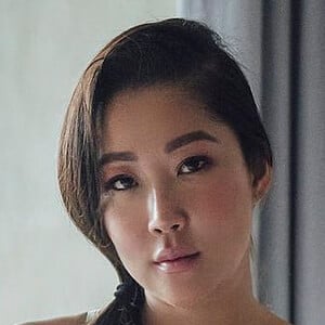 Moon Maison, 35 (Người mẫu)